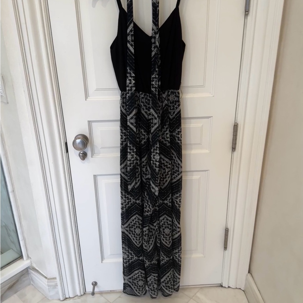 Alice + Olivia dress. Has a tie belt, but is a bit broken.